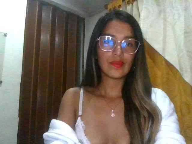 JuanaBrunette webcam