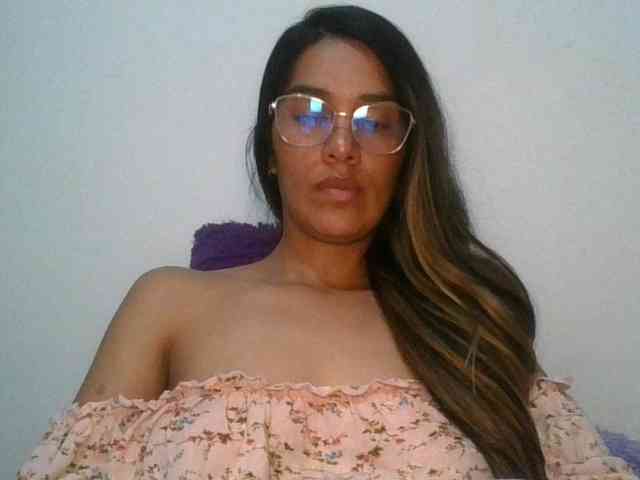 JuanaBrunette webcam