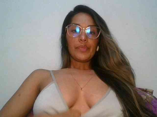 JuanaBrunette webcam