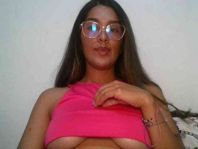 JuanaBrunette webcam