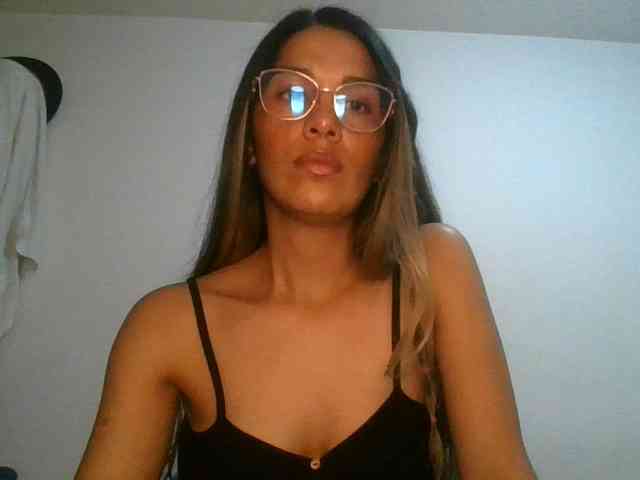 JuanaBrunette webcam