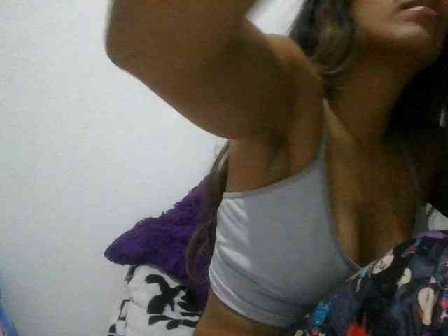 JuanaBrunette webcam