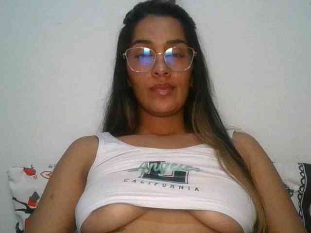 JuanaBrunette webcam