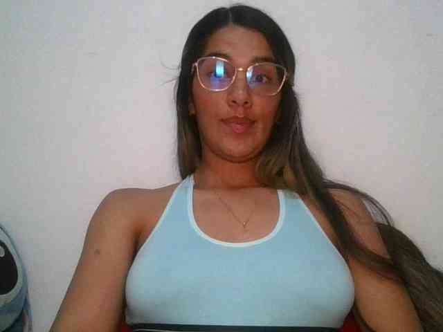 JuanaBrunette webcam