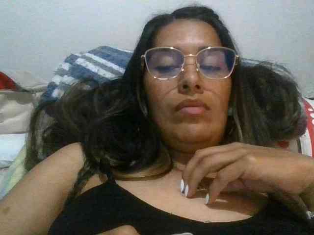 JuanaBrunette webcam