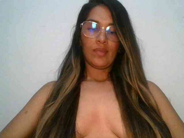 JuanaBrunette webcam