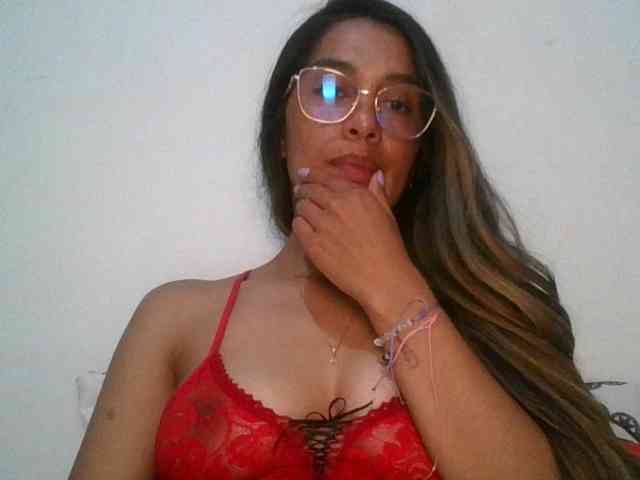 JuanaBrunette webcam