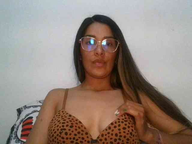 JuanaBrunette webcam