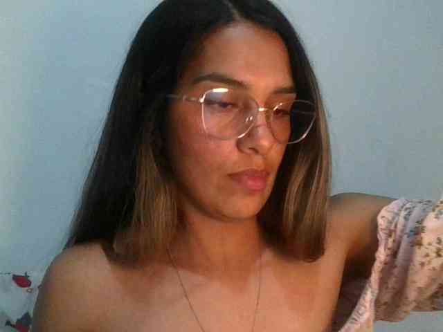 JuanaBrunette webcam