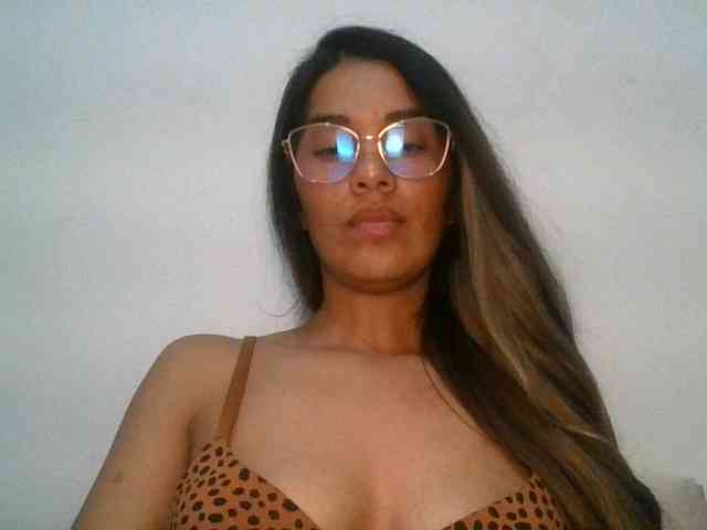 JuanaBrunette webcam