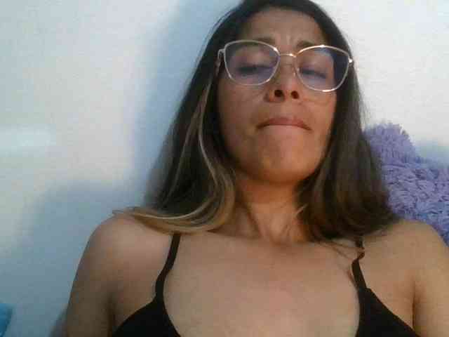 JuanaBrunette webcam
