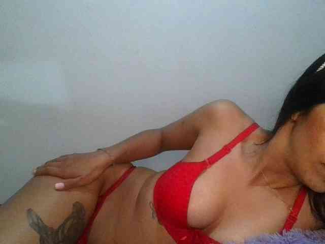 JuanaBrunette webcam