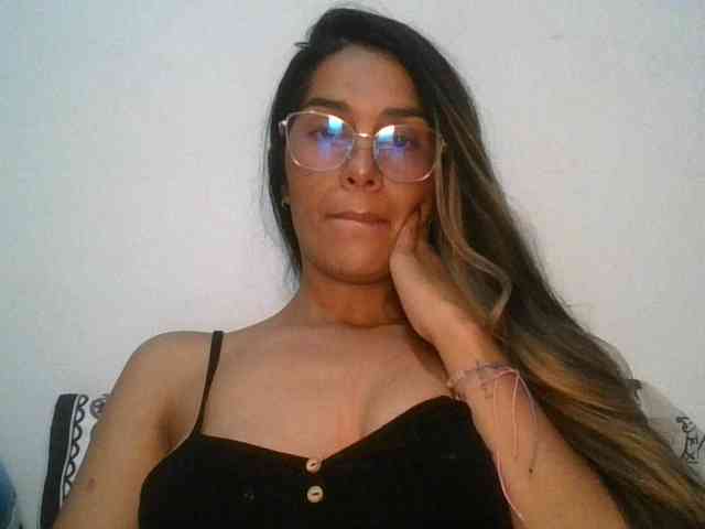 JuanaBrunette webcam