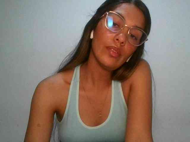 JuanaBrunette webcam