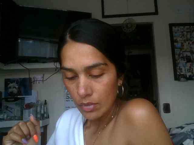 JuanaBrunette webcam