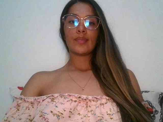 JuanaBrunette webcam