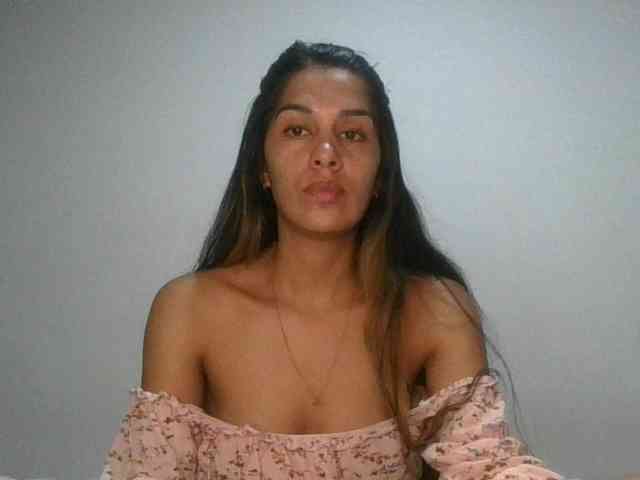 JuanaBrunette webcam