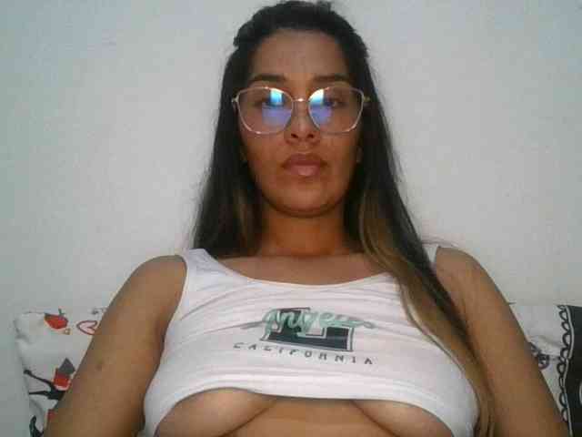 JuanaBrunette webcam
