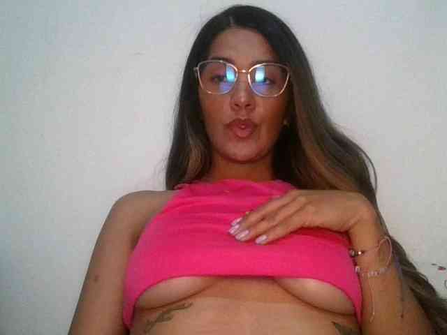 JuanaBrunette webcam