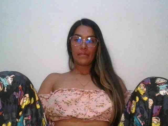 JuanaBrunette webcam