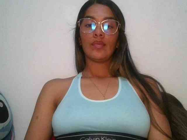 JuanaBrunette webcam