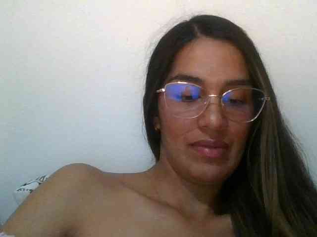 JuanaBrunette webcam