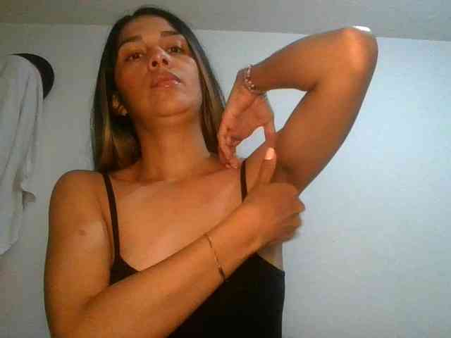 JuanaBrunette webcam