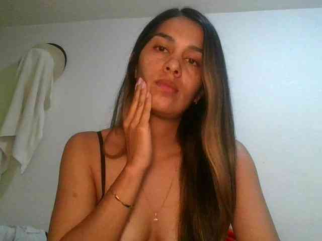 JuanaBrunette webcam