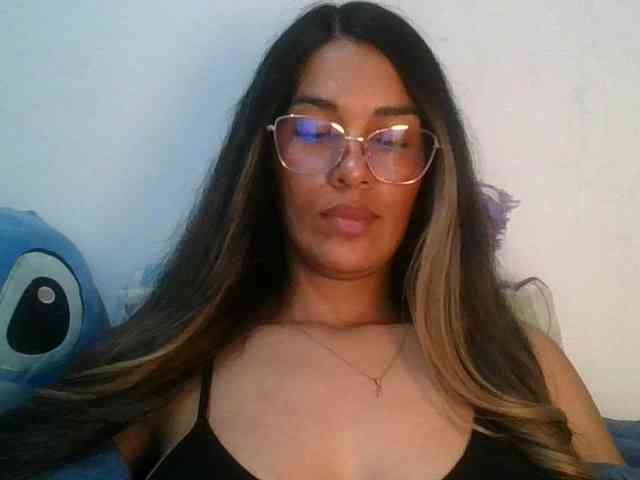 JuanaBrunette webcam