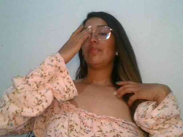 JuanaBrunette webcam