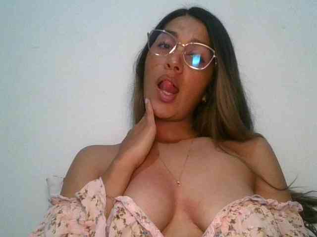 JuanaBrunette webcam