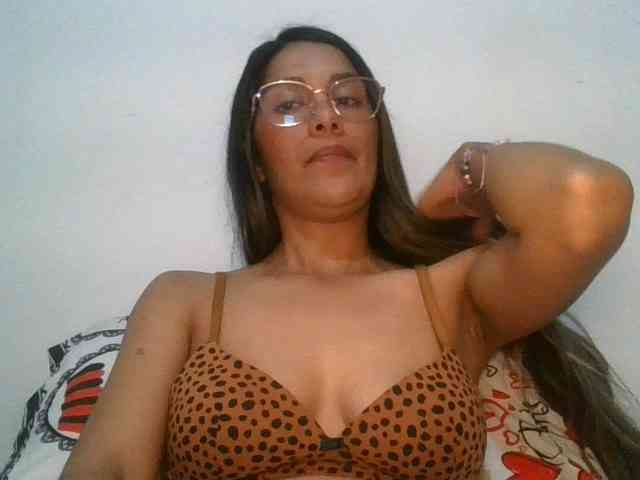 JuanaBrunette webcam