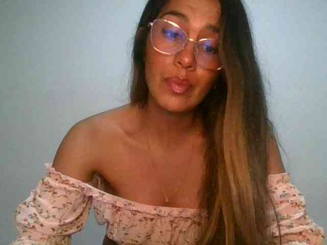 JuanaBrunette webcam