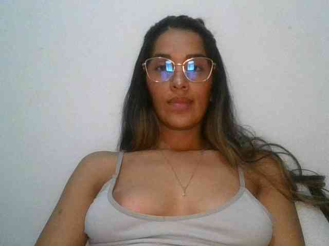 JuanaBrunette webcam