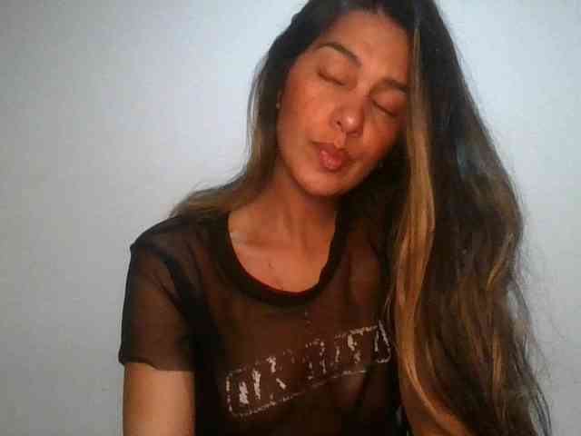 JuanaBrunette webcam