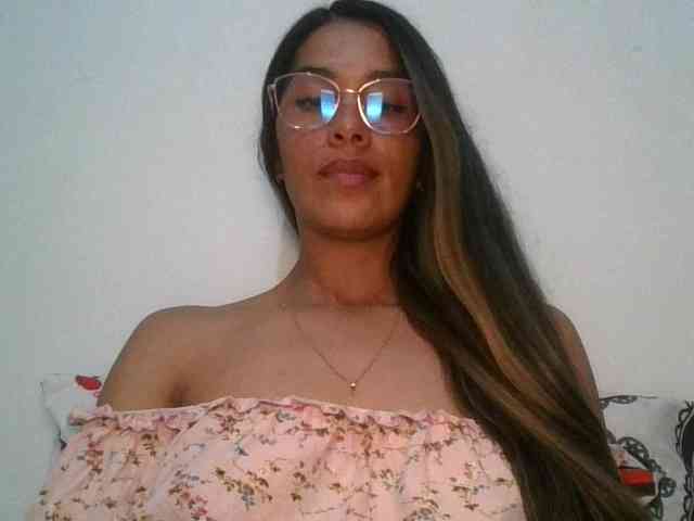 JuanaBrunette webcam