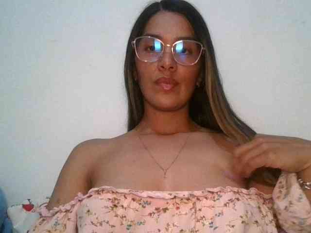 JuanaBrunette webcam