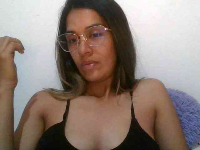 JuanaBrunette webcam