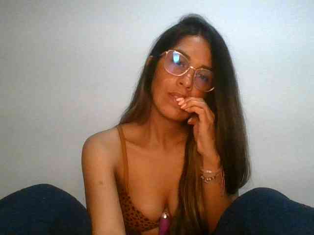 JuanaBrunette