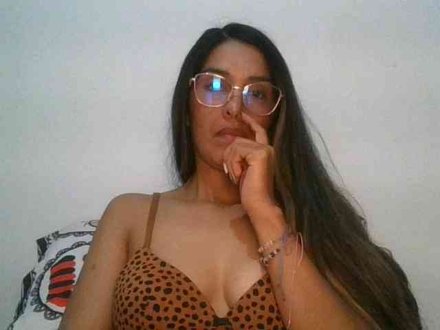 JuanaBrunette webcam