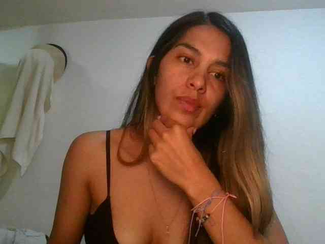 JuanaBrunette webcam