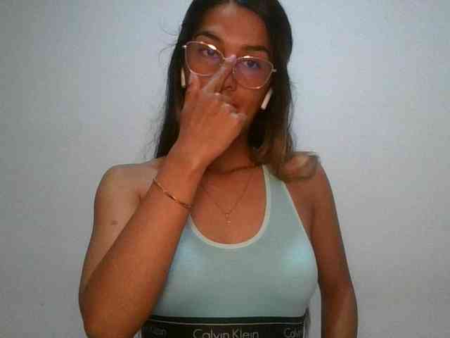 JuanaBrunette webcam