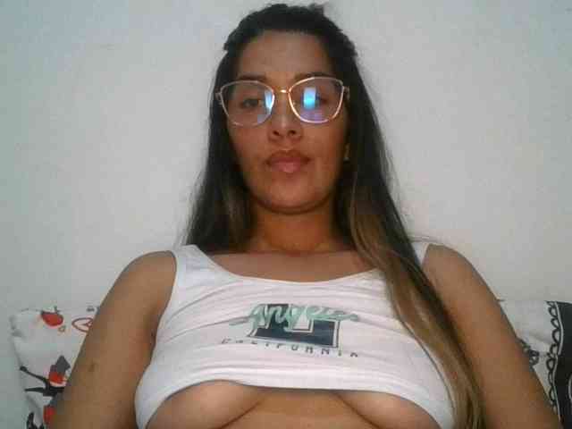 JuanaBrunette webcam