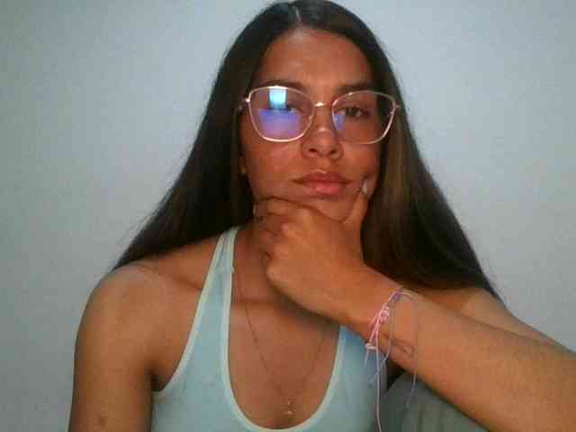 JuanaBrunette webcam