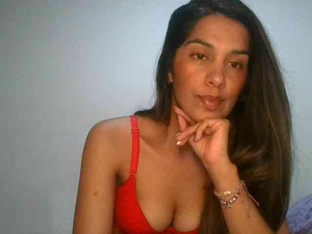 JuanaBrunette webcam