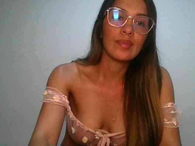 JuanaBrunette webcam