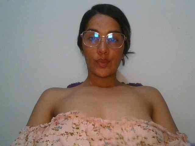 JuanaBrunette webcam