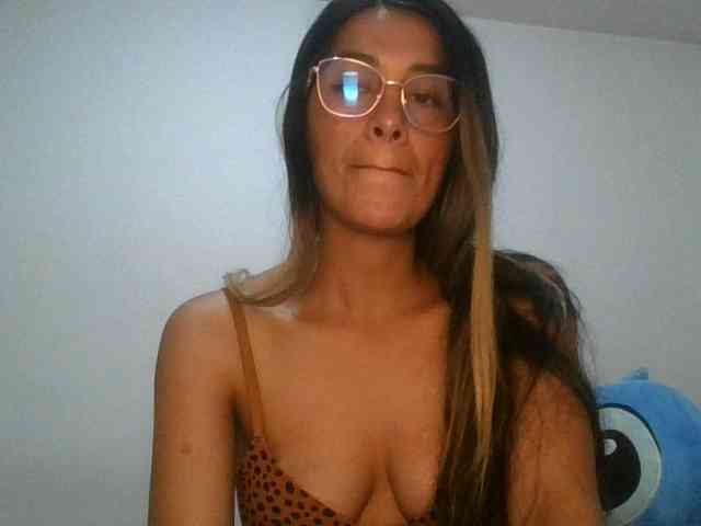 JuanaBrunette webcam