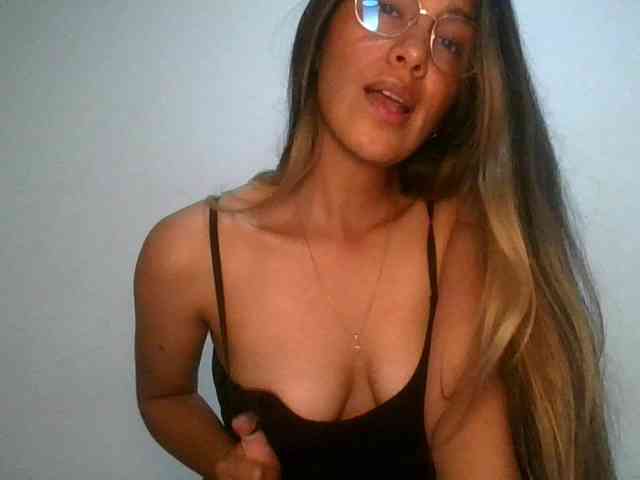 JuanaBrunette webcam