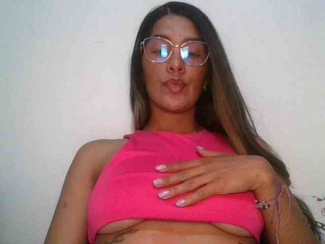 JuanaBrunette webcam